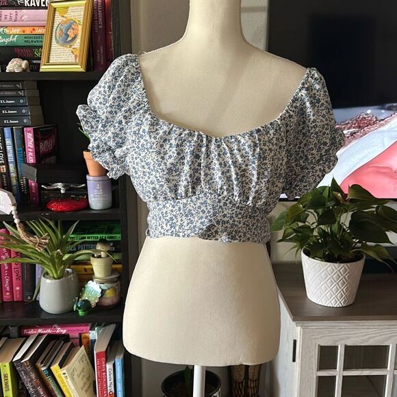 Altar’d State Size Large blue and white cropped top NWT (broken zipper) - Picture 1 of 7
